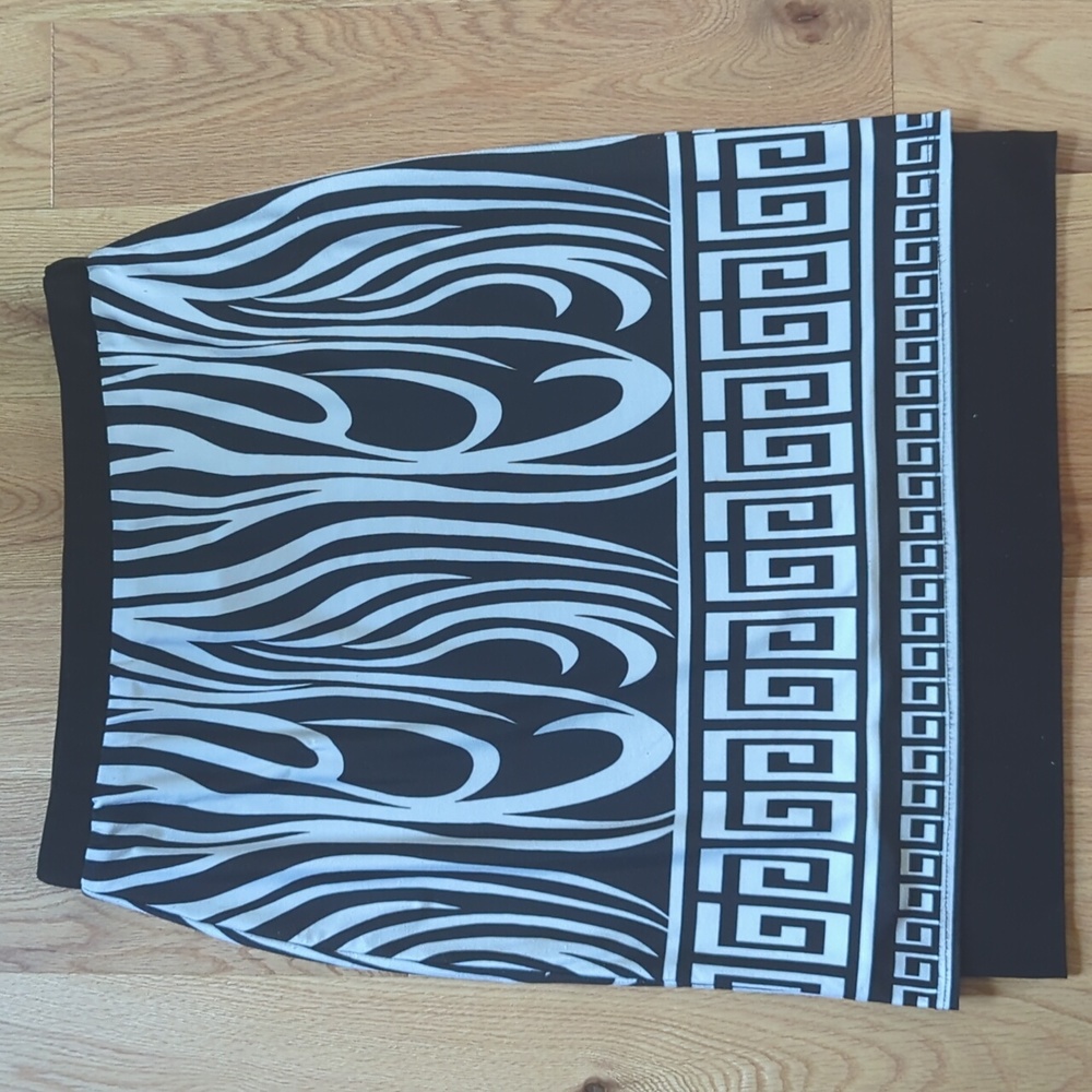 Frank Lyman Montreal. Women's tribal Patterned Skirt. Size 6.